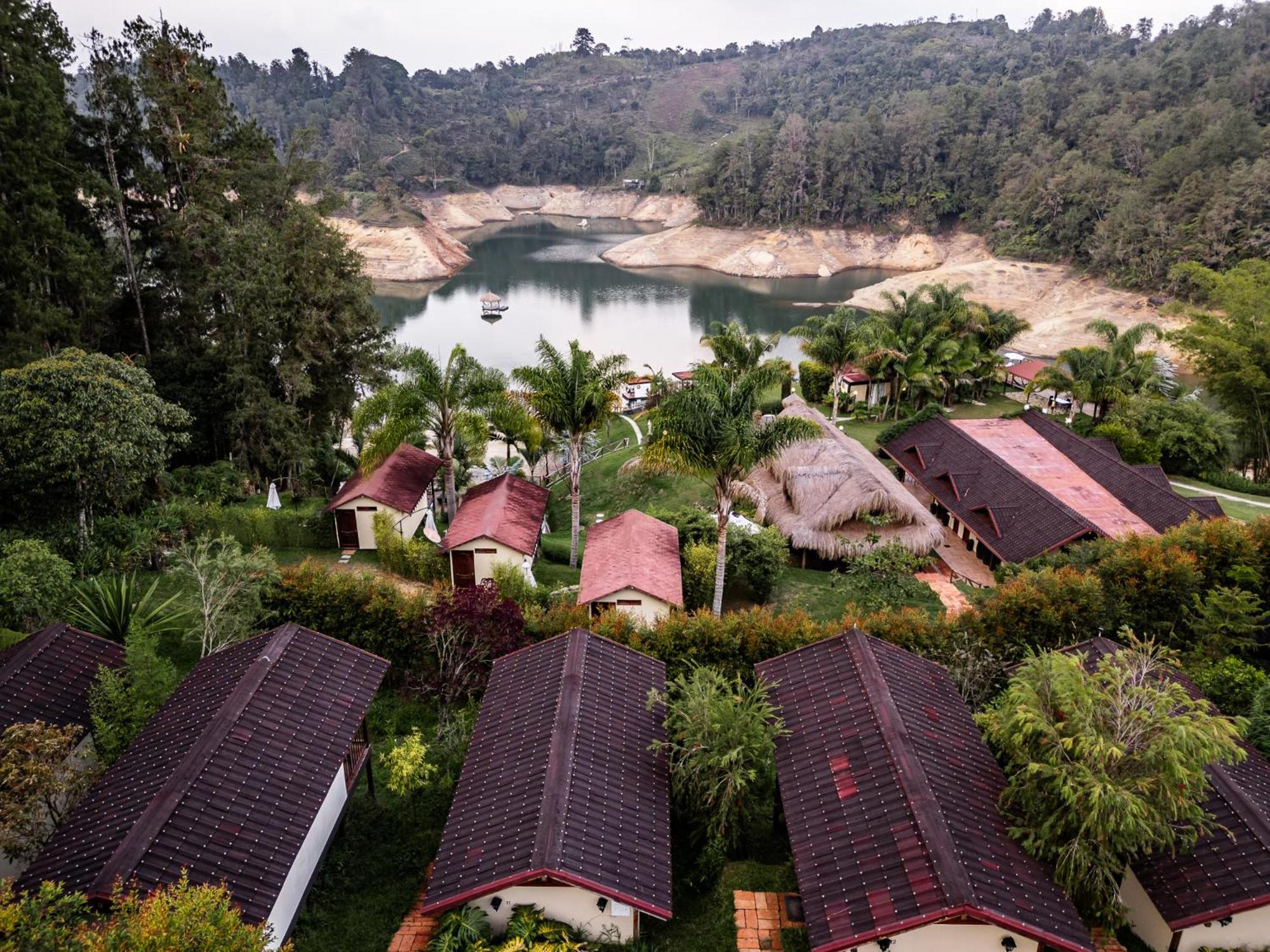 Hotel Pietrasanta Guatape Bagian luar foto
