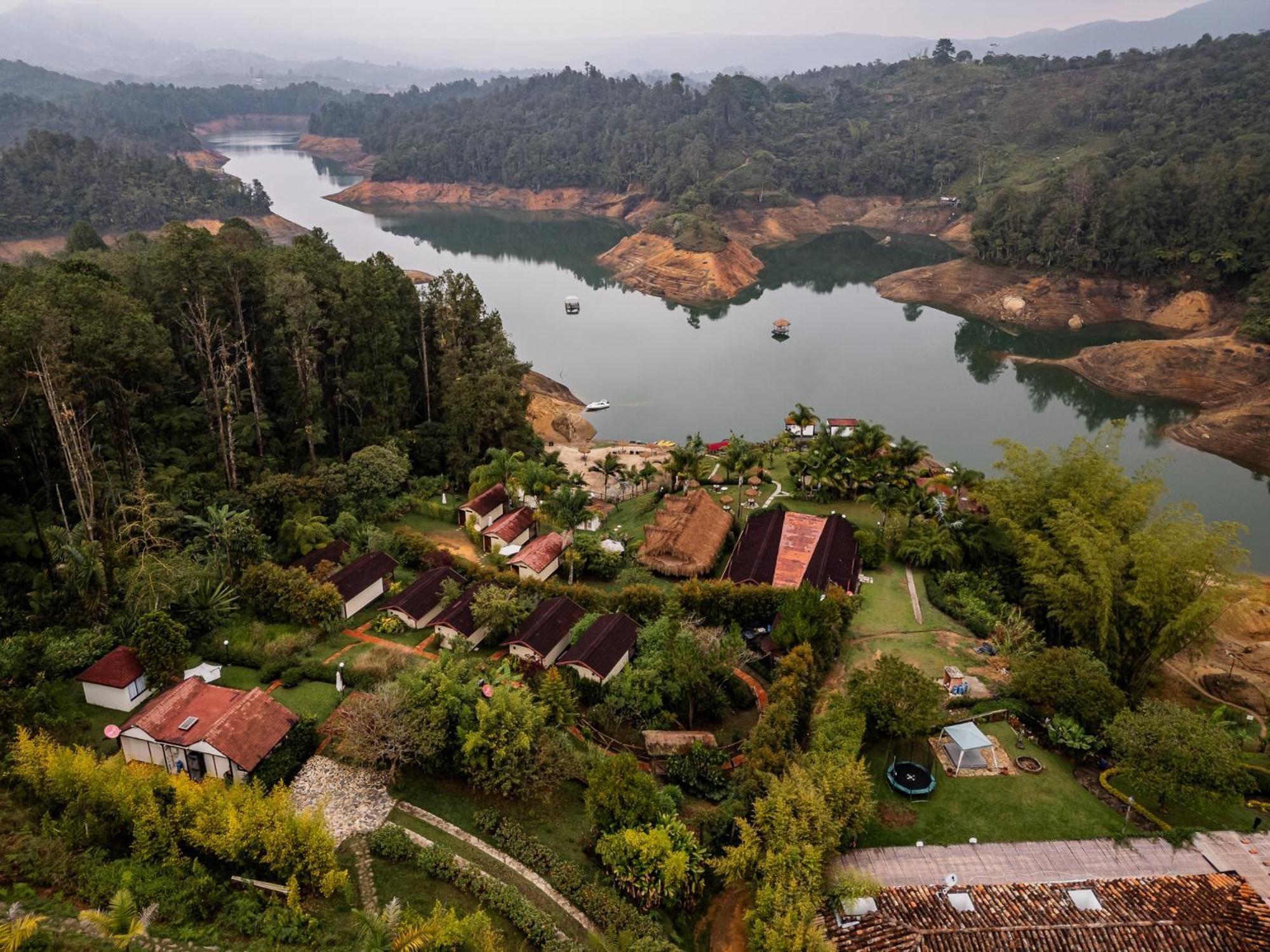 Hotel Pietrasanta Guatape Bagian luar foto